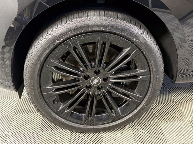 Used 2025 Land Rover Range Rover Long Wheelbase Autobiography AWD/4WD image 13