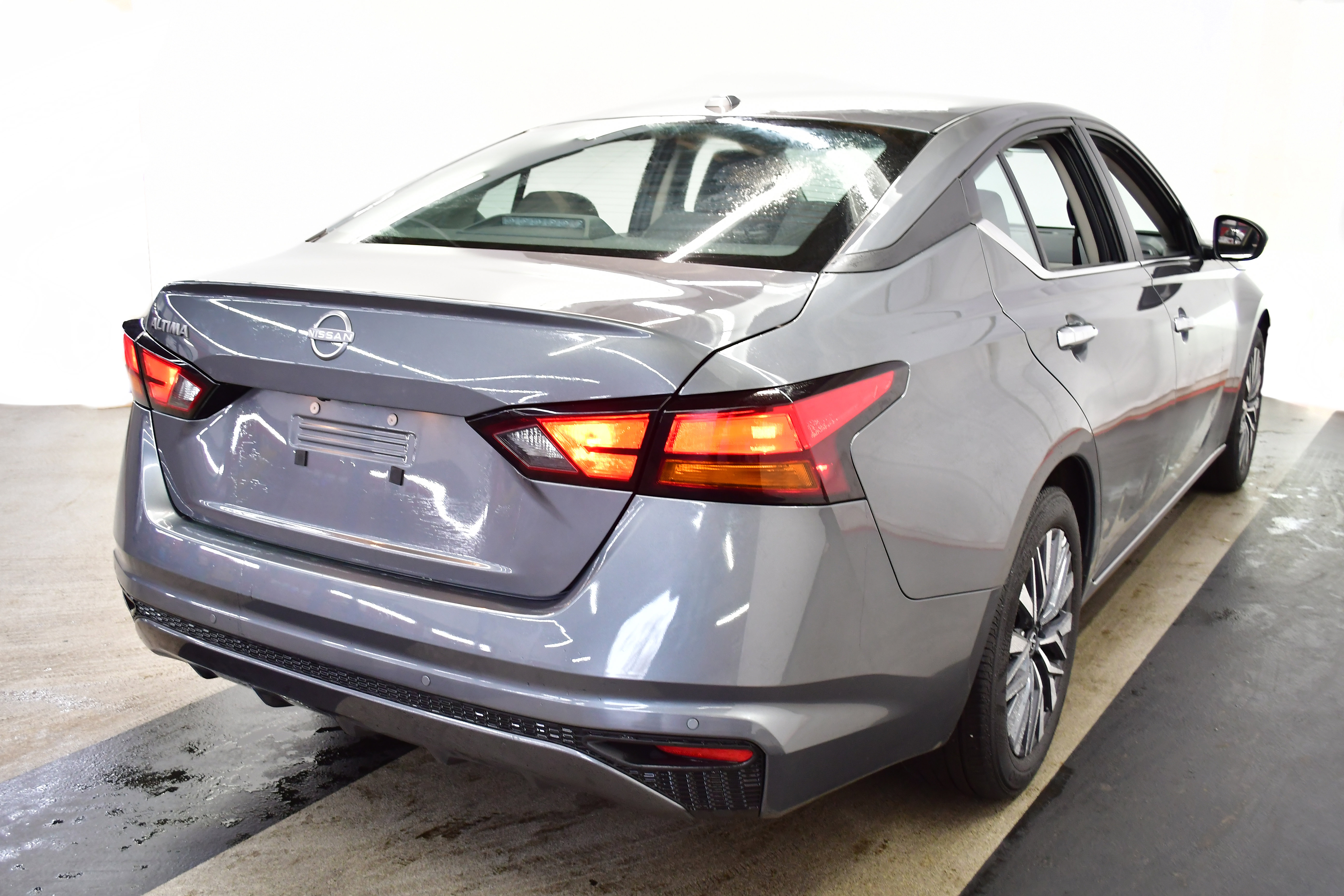 Used 2025 Nissan Altima 2.5 SV image 7