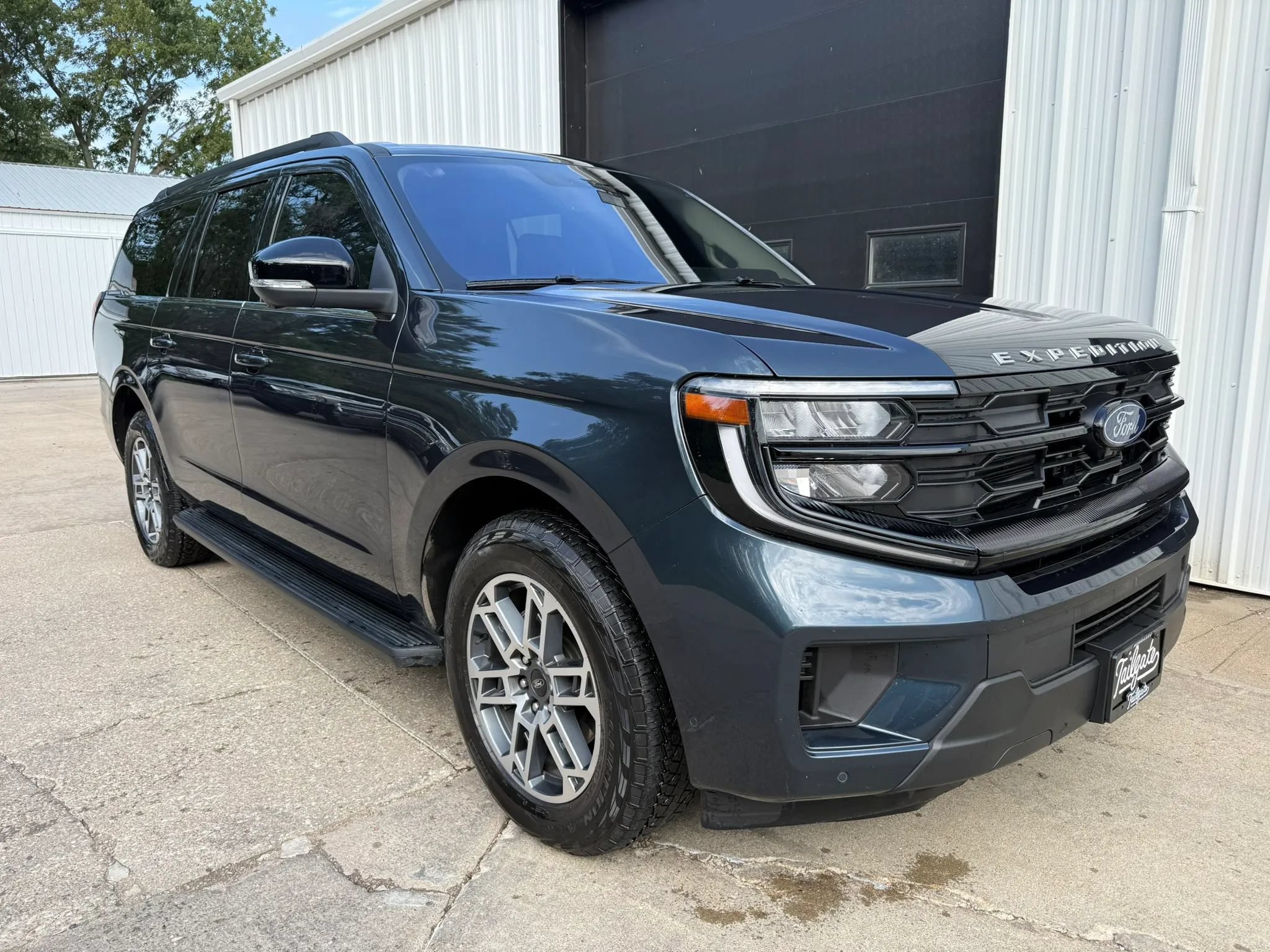 Used 2025 Ford Expedition Max Active AWD/4WD image 2