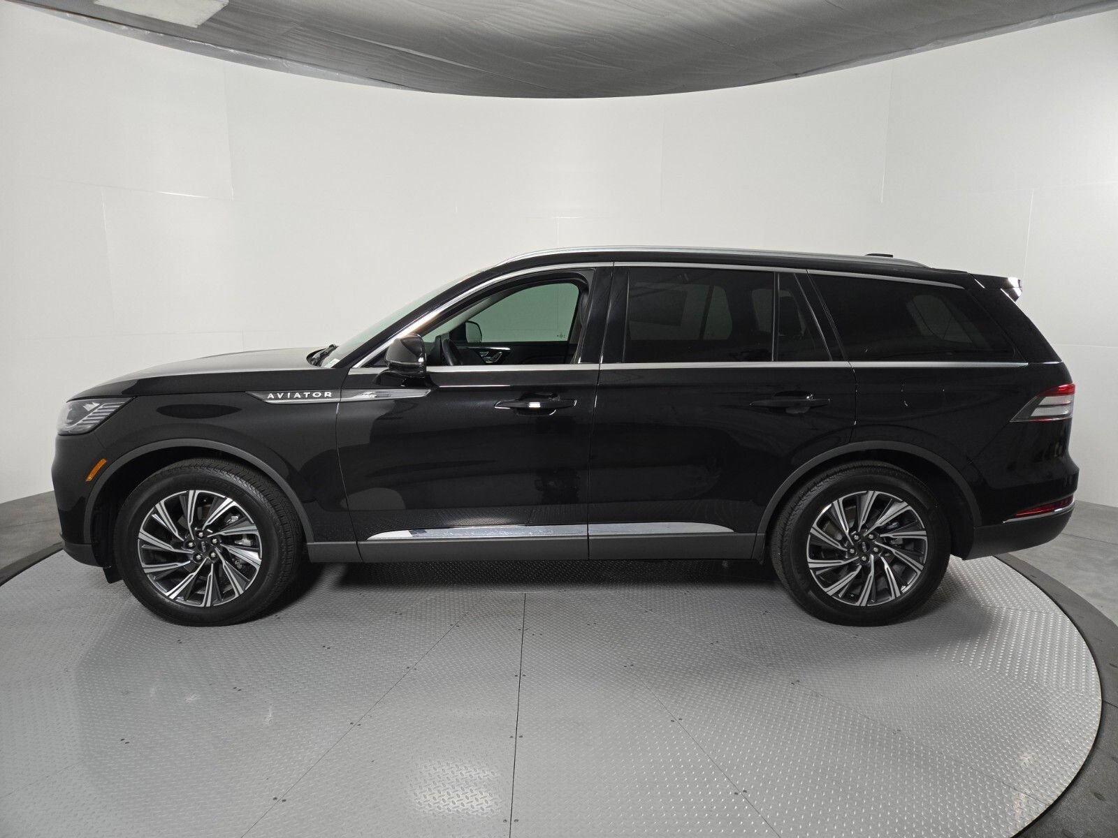 New 2026 Lincoln Aviator AWD image 8