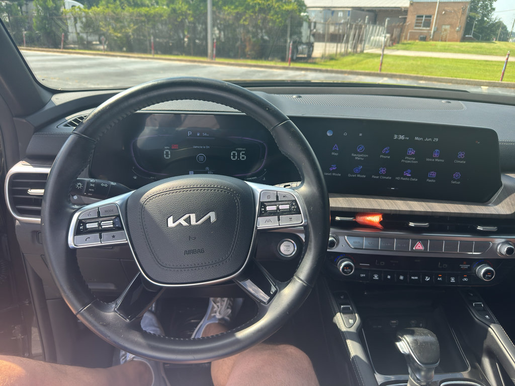 Used 2024 Kia Telluride EX w/ EX Captain's Chair Package FWD image 13
