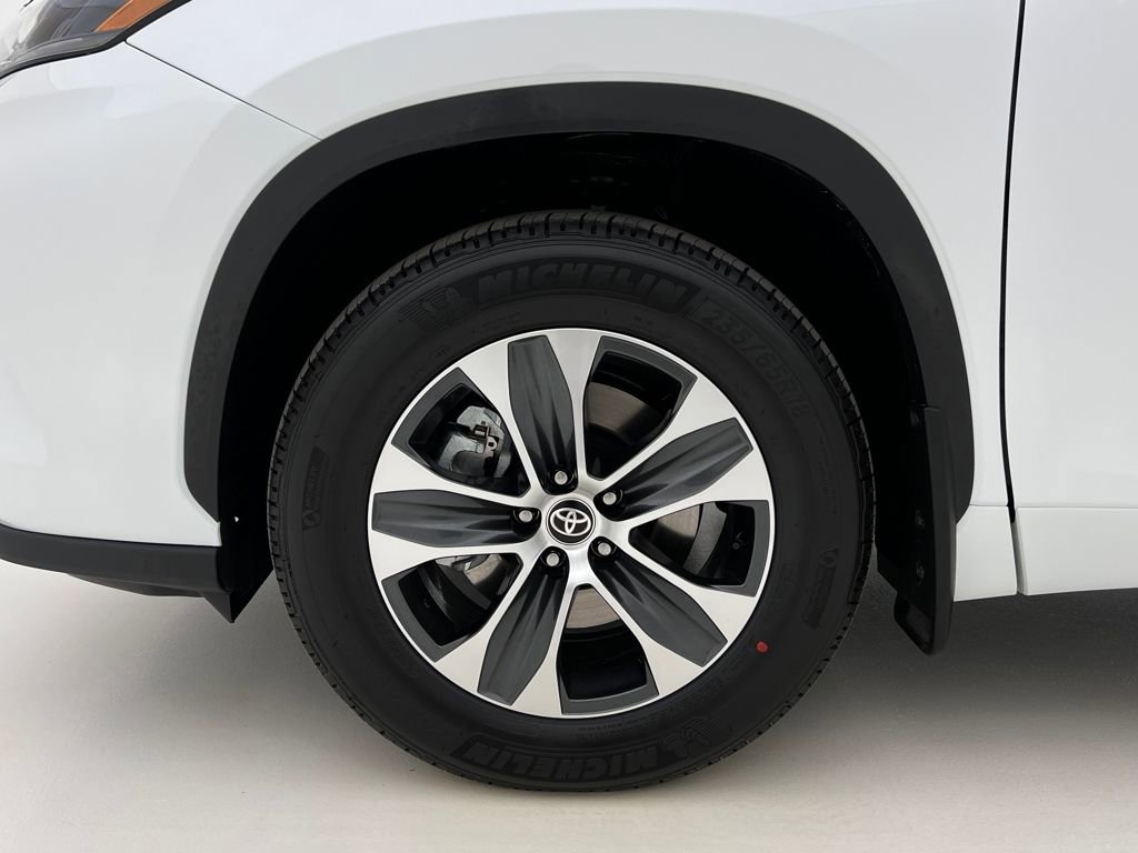 Used 2026 Toyota Highlander XLE image 26