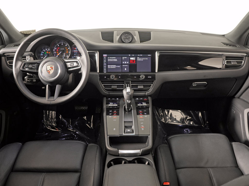 Certified 2023 Porsche Macan Turbo AWD/4WD image 21