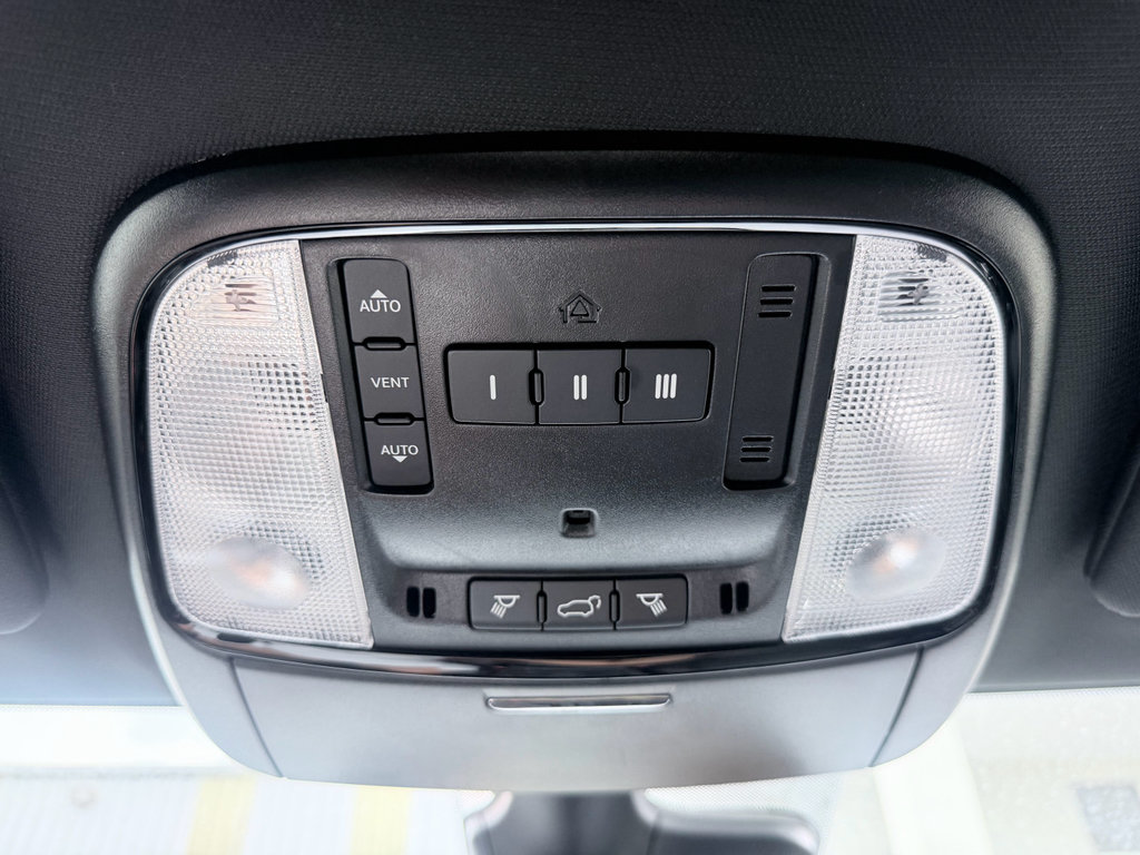 Used 2025 Dodge Durango R/T AWD/4WD image 17