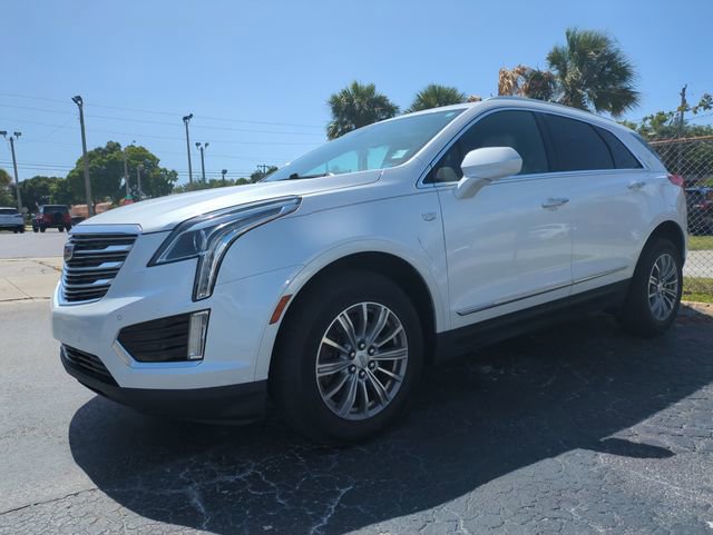 Used 2017 Cadillac XT5 Luxury w/ Driver Awareness Package FWD image 3