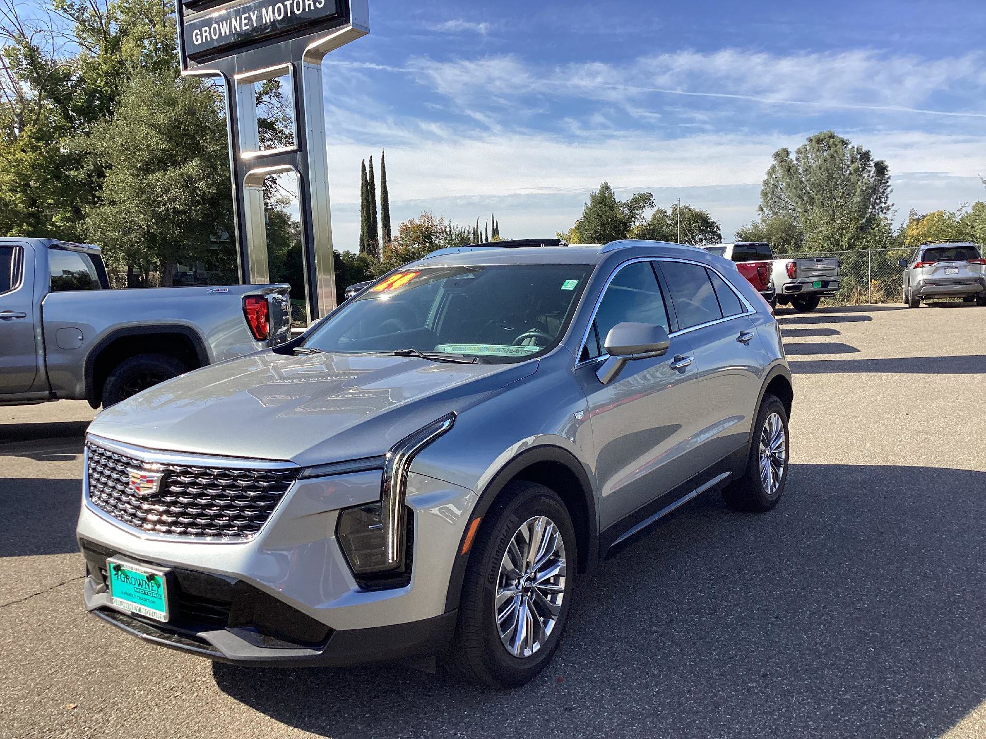 Used 2024 Cadillac XT4 Premium Luxury image 1