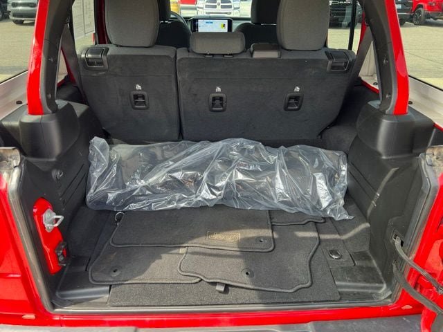Certified 2025 Jeep Wrangler Unlimited Sahara AWD/4WD image 12