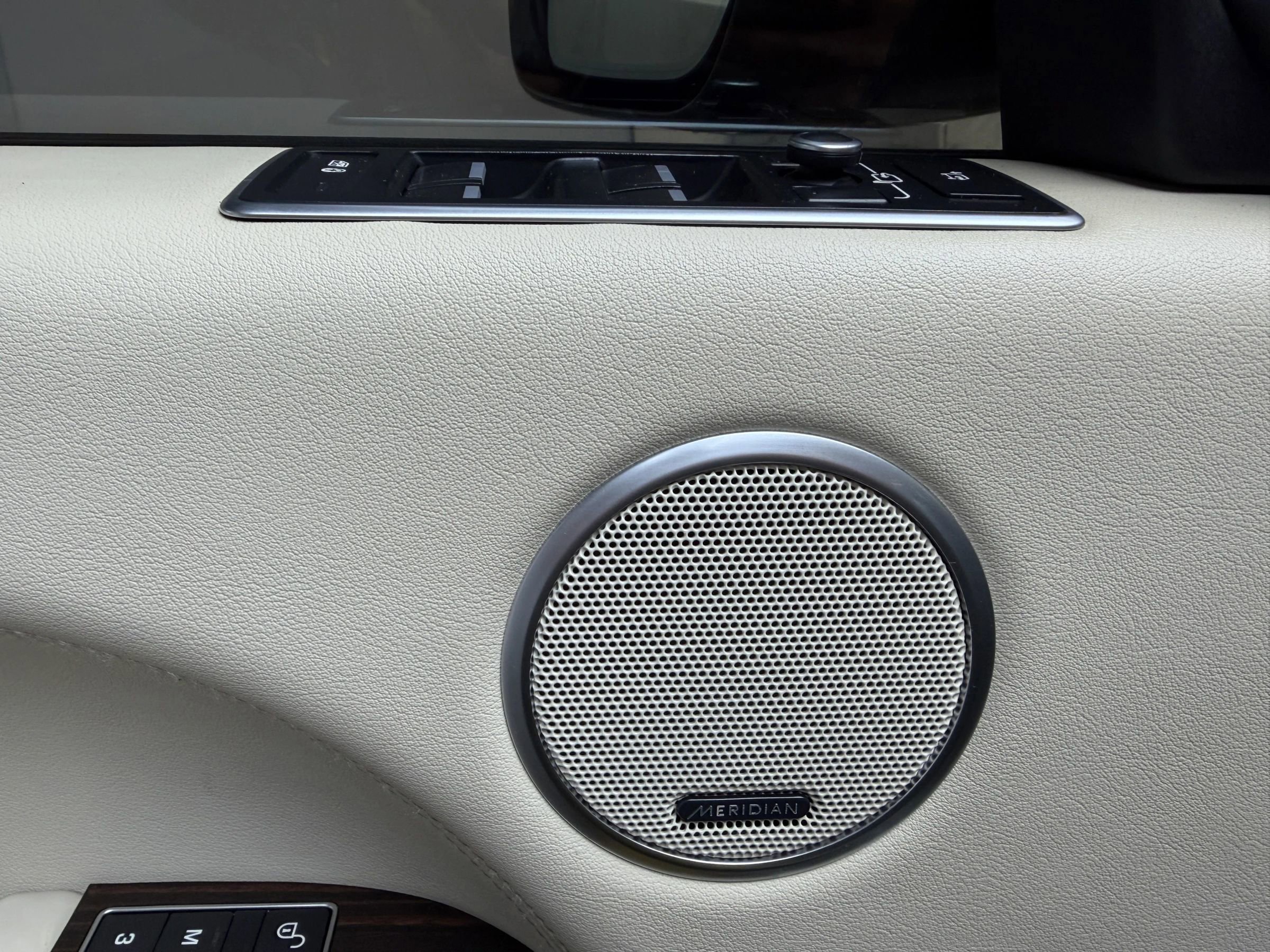 Used 2017 Land Rover Range Rover HSE image 29