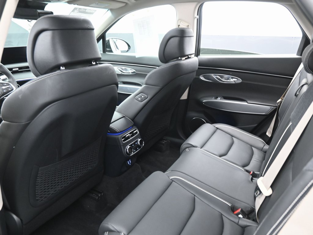 Used 2024 Genesis Electrified GV70 Advanced image 34