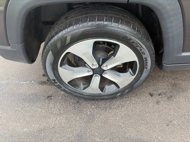 Used 2018 Jeep Compass Latitude w/ Popular Equipment Group AWD/4WD image 45