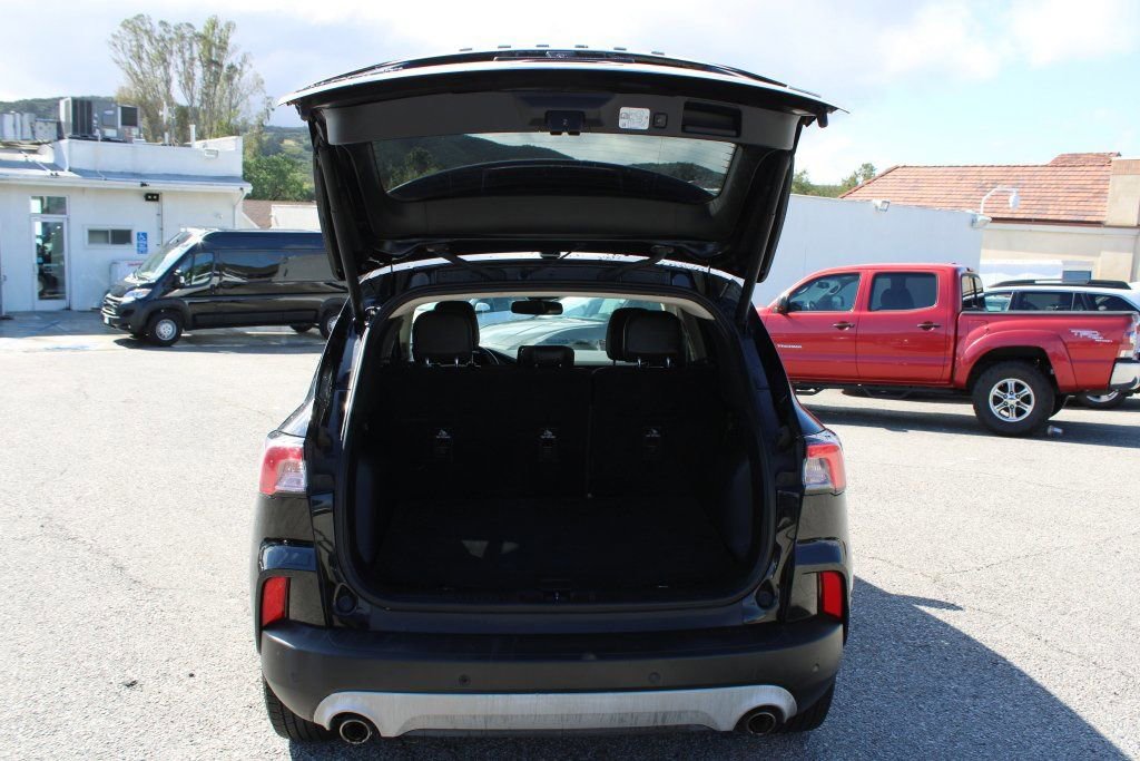 Used 2020 Ford Escape Titanium image 34