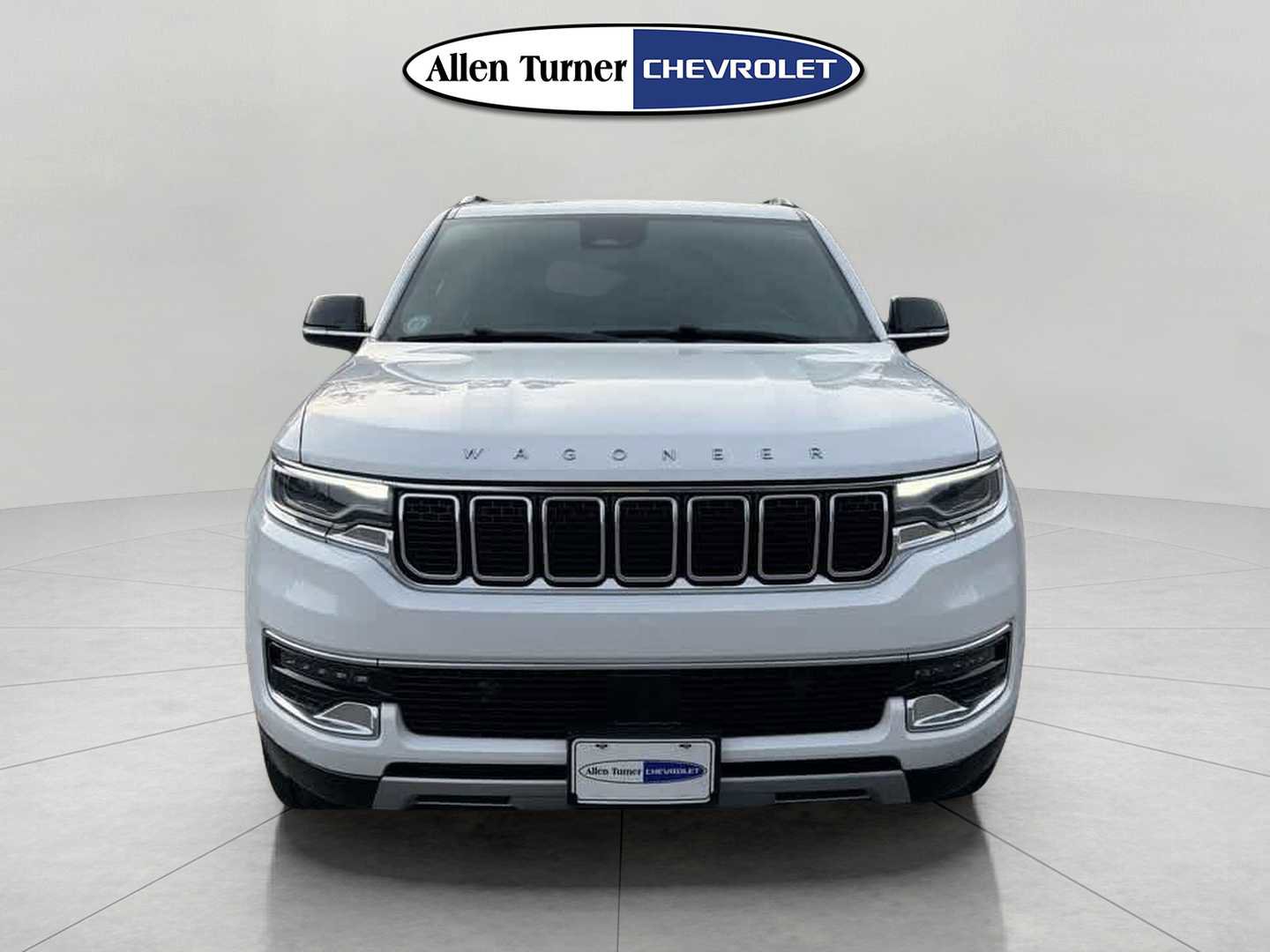 Used 2024 Jeep Wagoneer Series II w/ Flexible Seating Group image 2