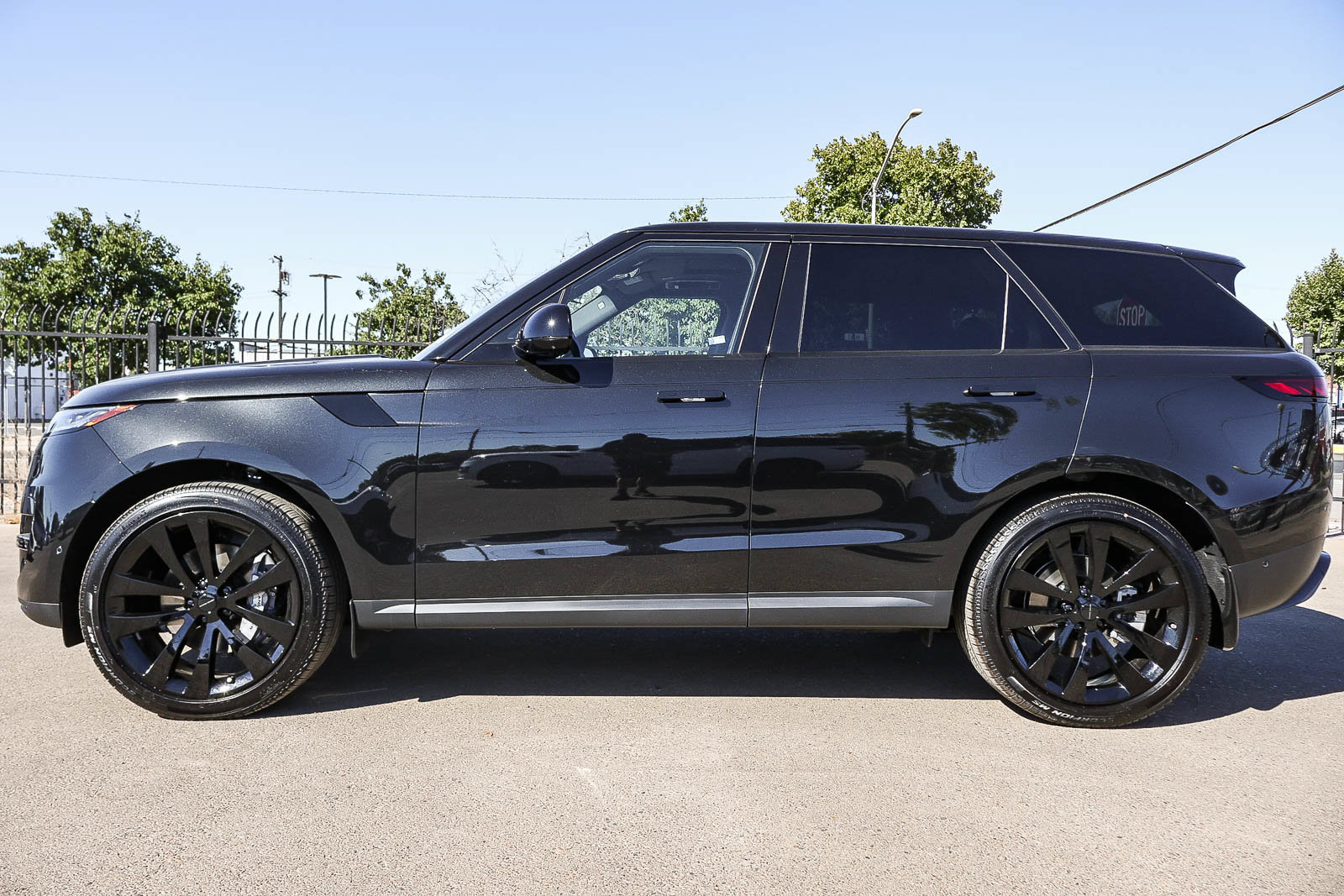 New 2026 Land Rover Range Rover Sport SE AWD/4WD image 8