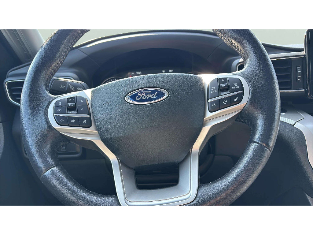 Used 2023 Ford Explorer XLT w/ Equipment Group 202A AWD/4WD image 17