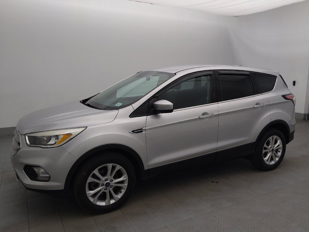 Used 2017 Ford Escape SE image 2