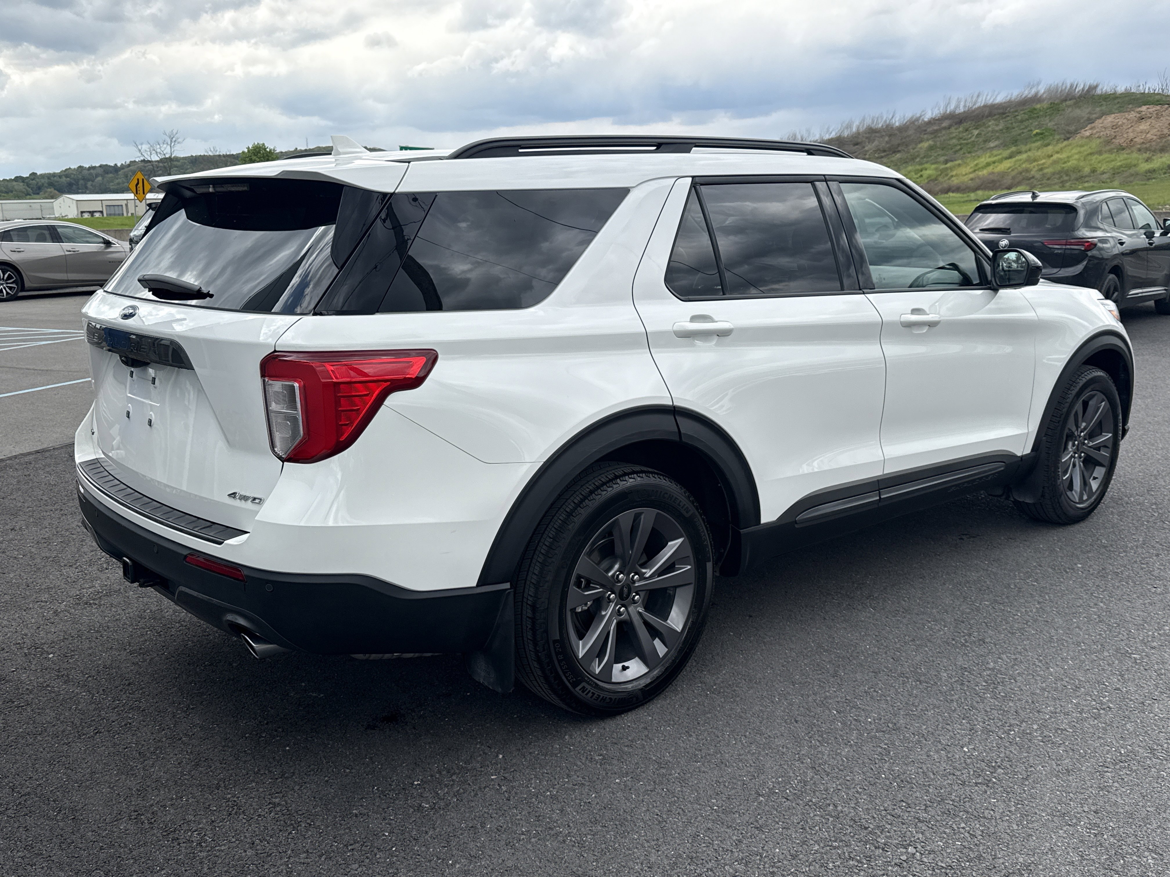 Used 2023 Ford Explorer XLT w/ Equipment Group 202A AWD/4WD image 5