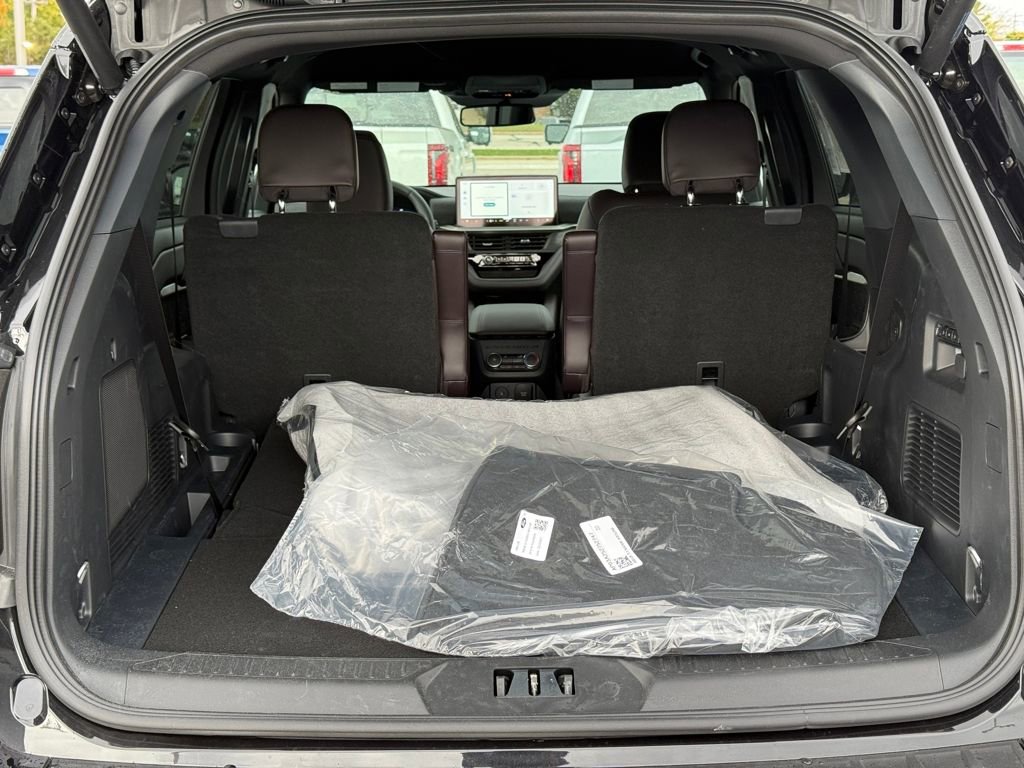 New 2026 Ford Explorer Platinum image 7