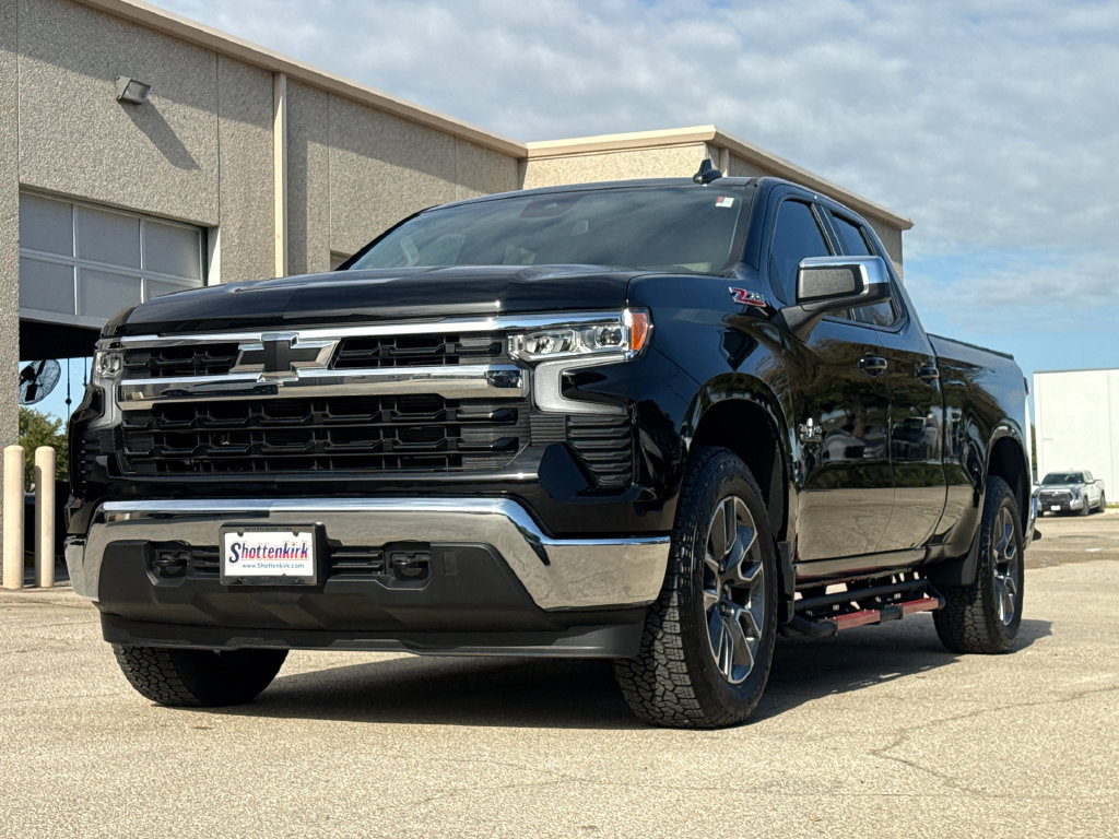 Used 2025 Chevrolet Silverado 1500 LT AWD/4WD image 3