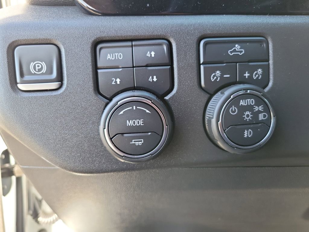 Used 2025 Chevrolet Silverado 1500 LT Trail Boss w/ Protection Package AWD/4WD image 15