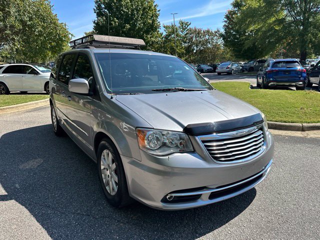 Used 2016 Chrysler Town & Country Touring FWD image 3