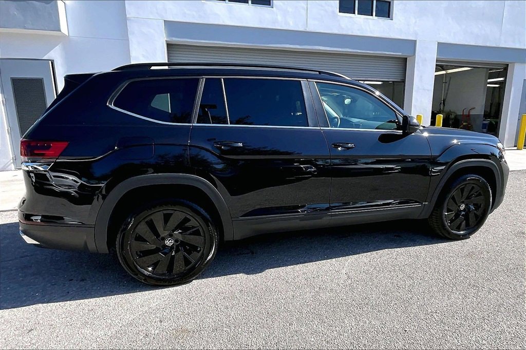Certified 2025 Volkswagen Atlas SE w/ Panoramic Sunroof Package image 4