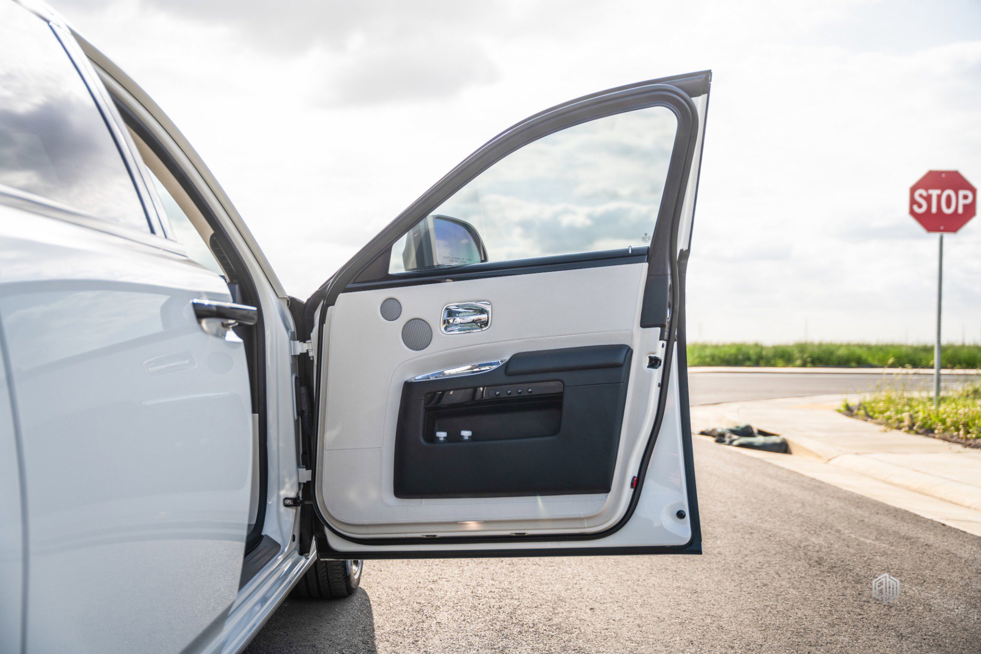 Used 2016 Rolls-Royce Ghost image 14