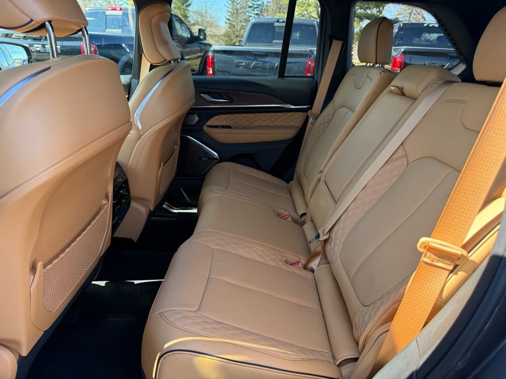 New 2025 Jeep Grand Cherokee Summit w/ High Altitude Package AWD/4WD image 31