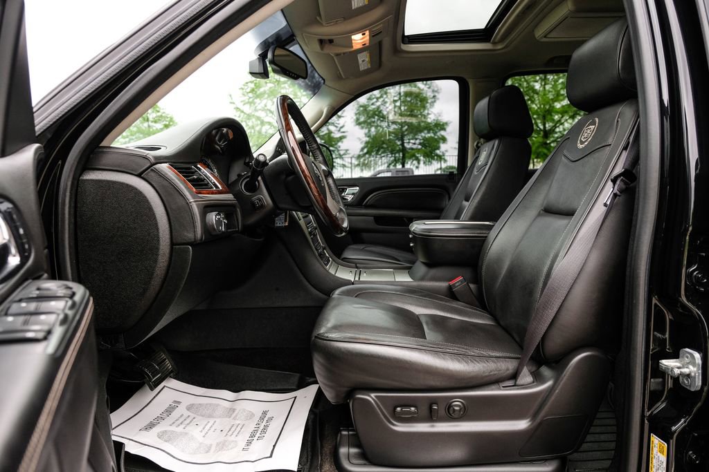 Used 2013 Cadillac Escalade Platinum AWD/4WD image 6