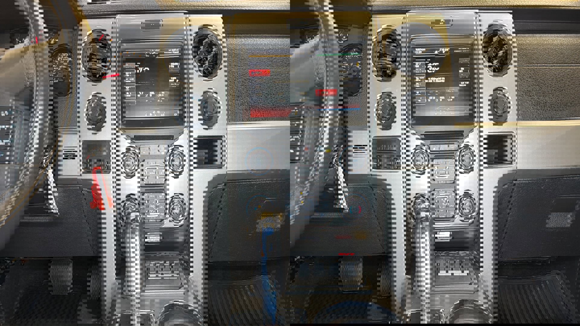 Used 2013 Ford F150 Raptor w/ Luxury Equipment Group image 19