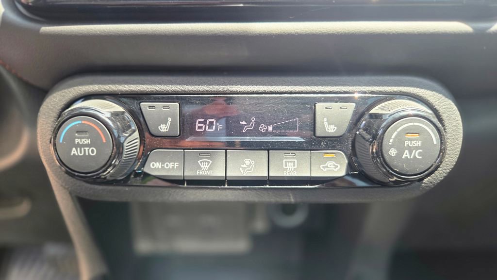 Used 2024 Nissan Kicks SR w/ SR Premium Package FWD image 23