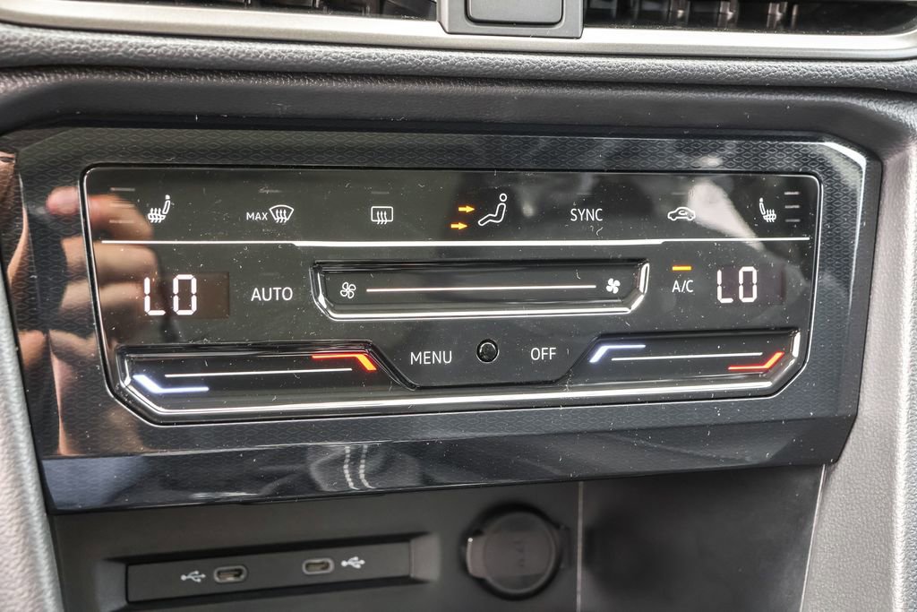 Used 2025 Volkswagen Taos SE image 23