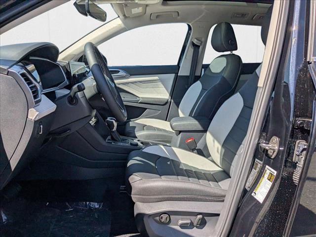 New 2025 Volkswagen Taos SEL image 4