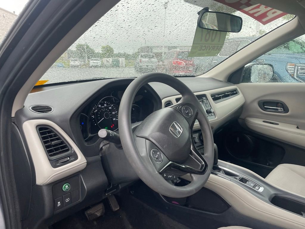 Used 2017 Honda HR-V LX image 9
