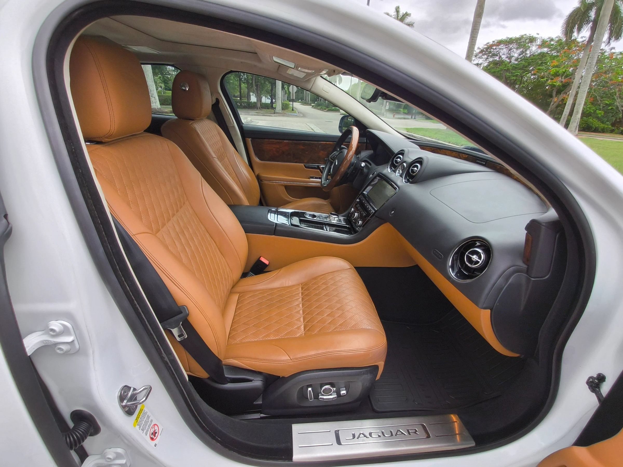Used 2019 Jaguar XJ L Portfolio RWD image 42