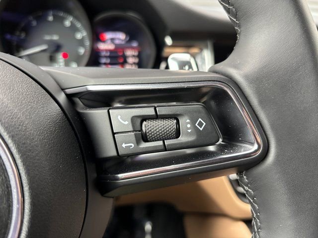 Used 2025 Porsche Macan AWD/4WD image 16
