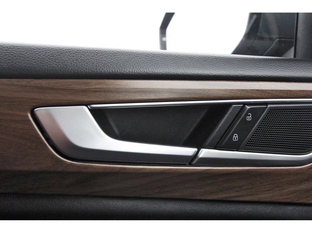 Used 2024 Volkswagen Atlas SE w/ Black Wheel Package image 25