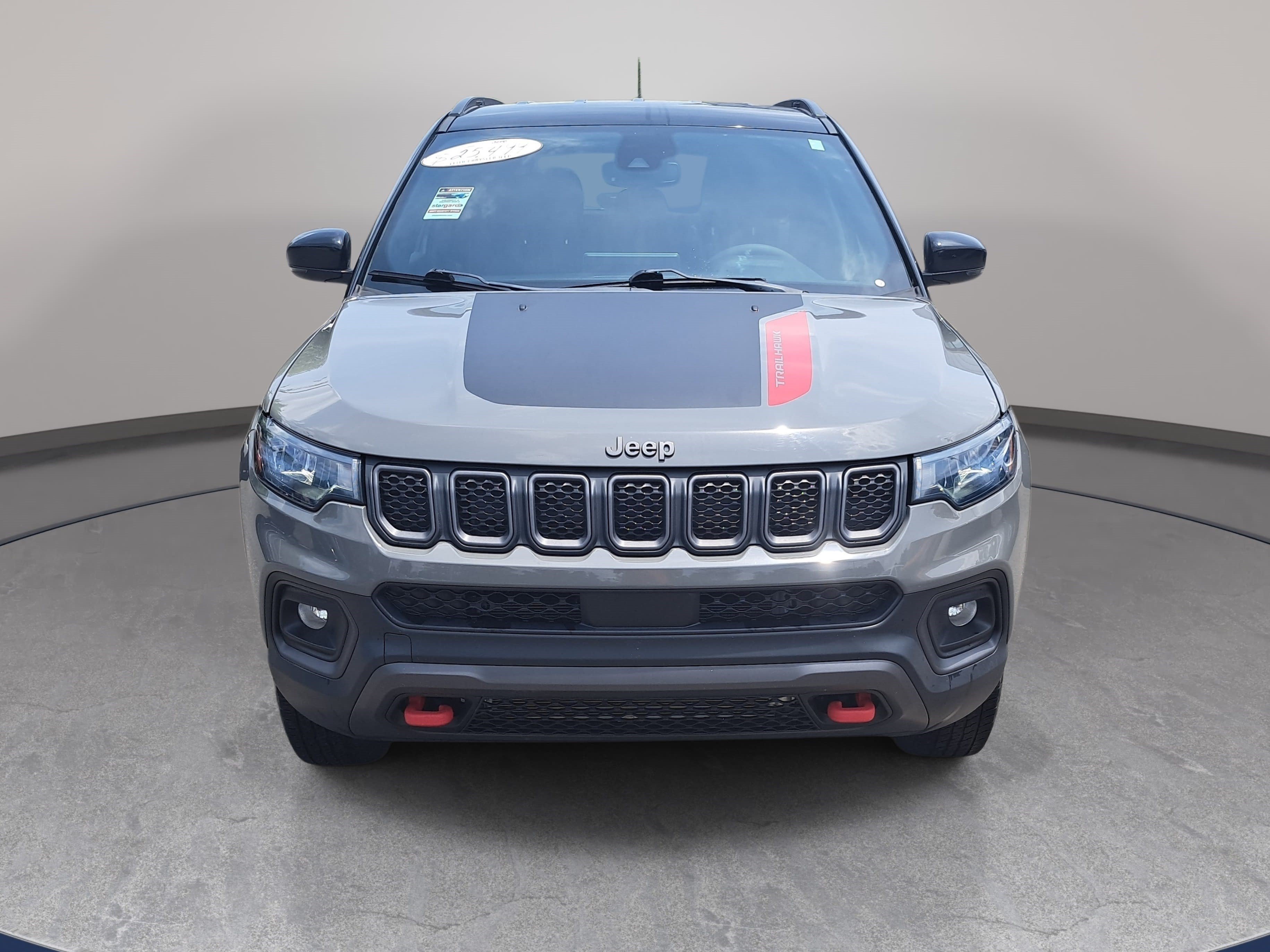 Used 2023 Jeep Compass Trailhawk AWD/4WD image 2