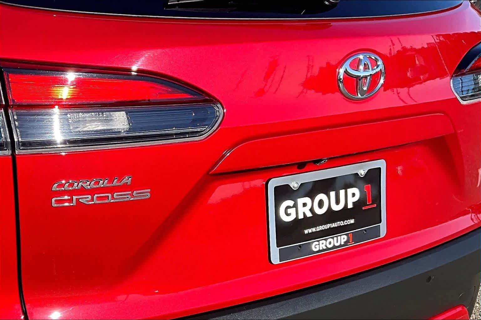 Certified 2022 Toyota Corolla Cross XLE w/ Convenience Package FWD image 9