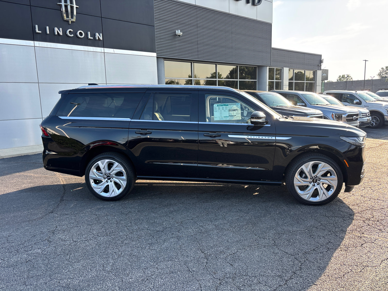 New 2025 Lincoln Navigator L Reserve image 8