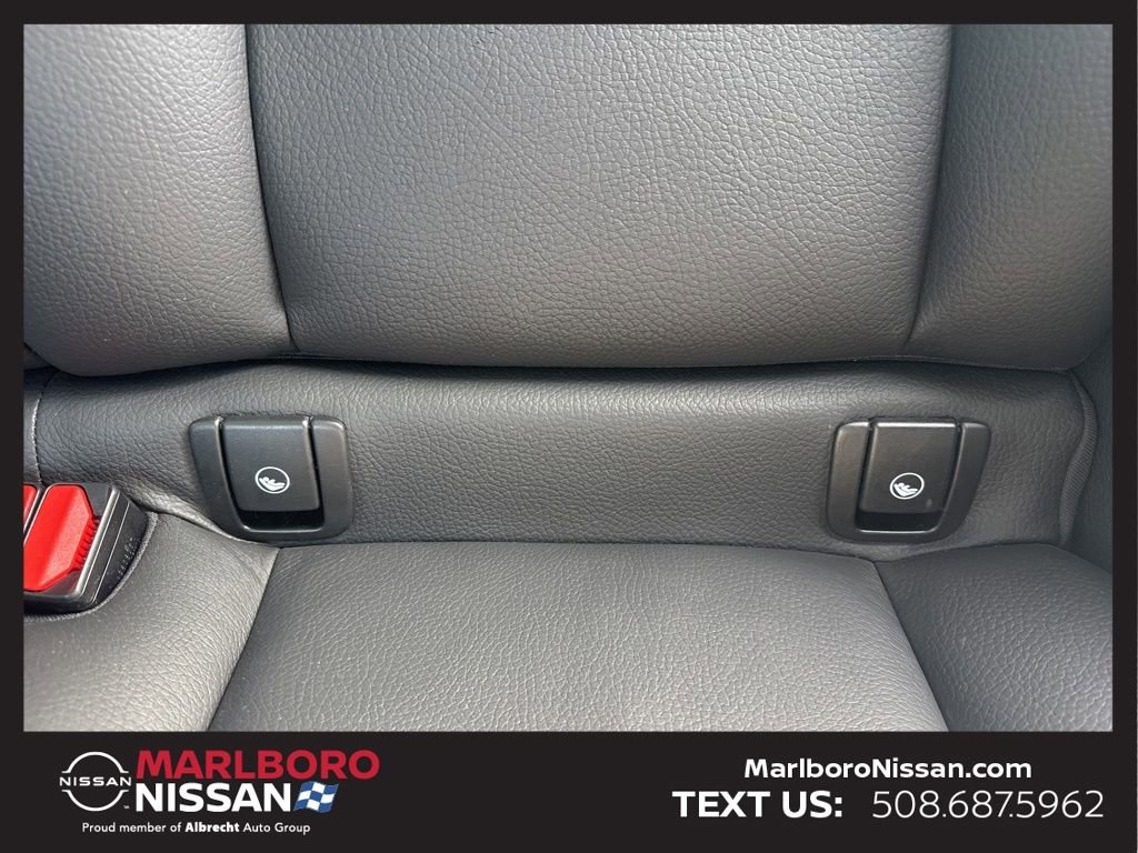 Used 2025 Volvo XC60 B5 Plus w/ Climate Package image 18