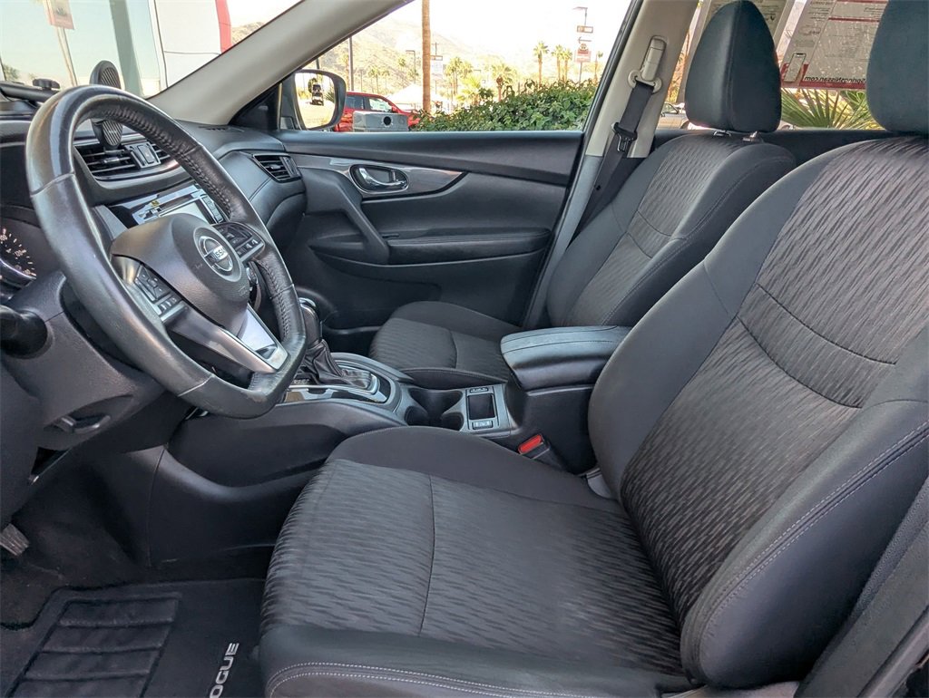 Used 2018 Nissan Rogue SV image 13