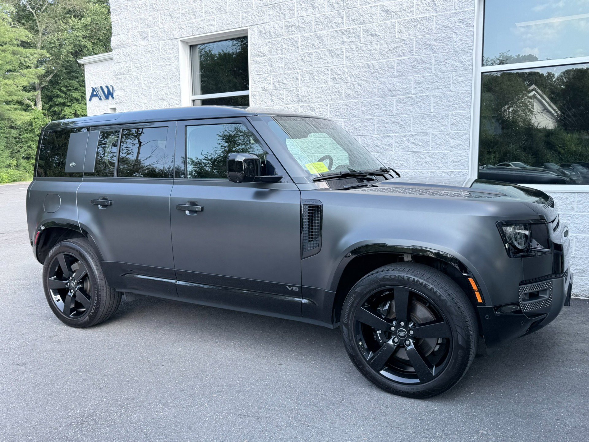 Used 2023 Land Rover Defender 110 AWD/4WD image 36