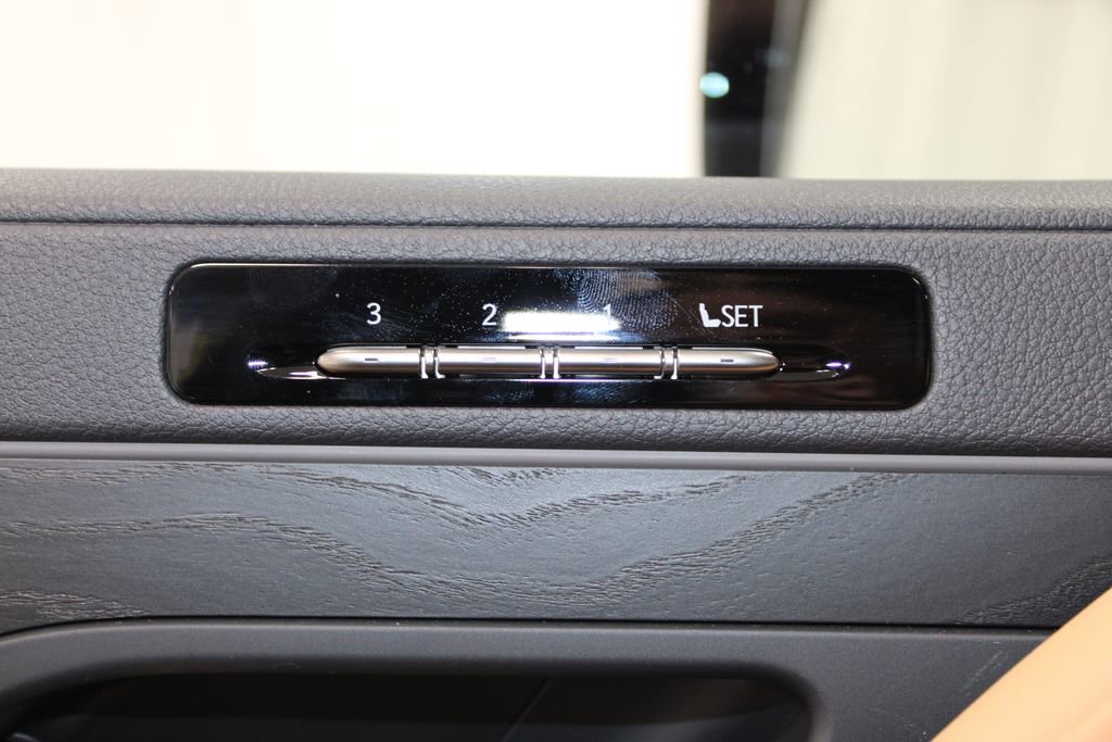 Used 2025 Lexus LX 700h Luxury image 55