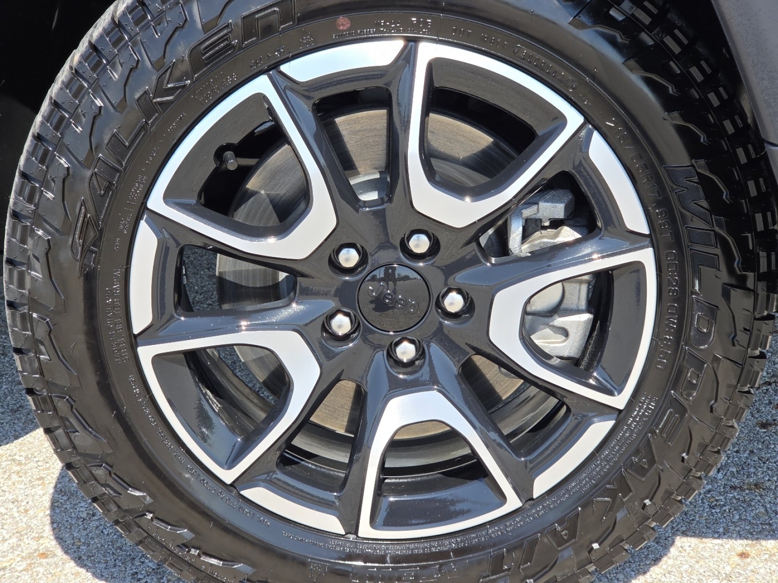 Used 2024 Jeep Compass Trailhawk w/ Trailhawk Elite Group AWD/4WD image 12