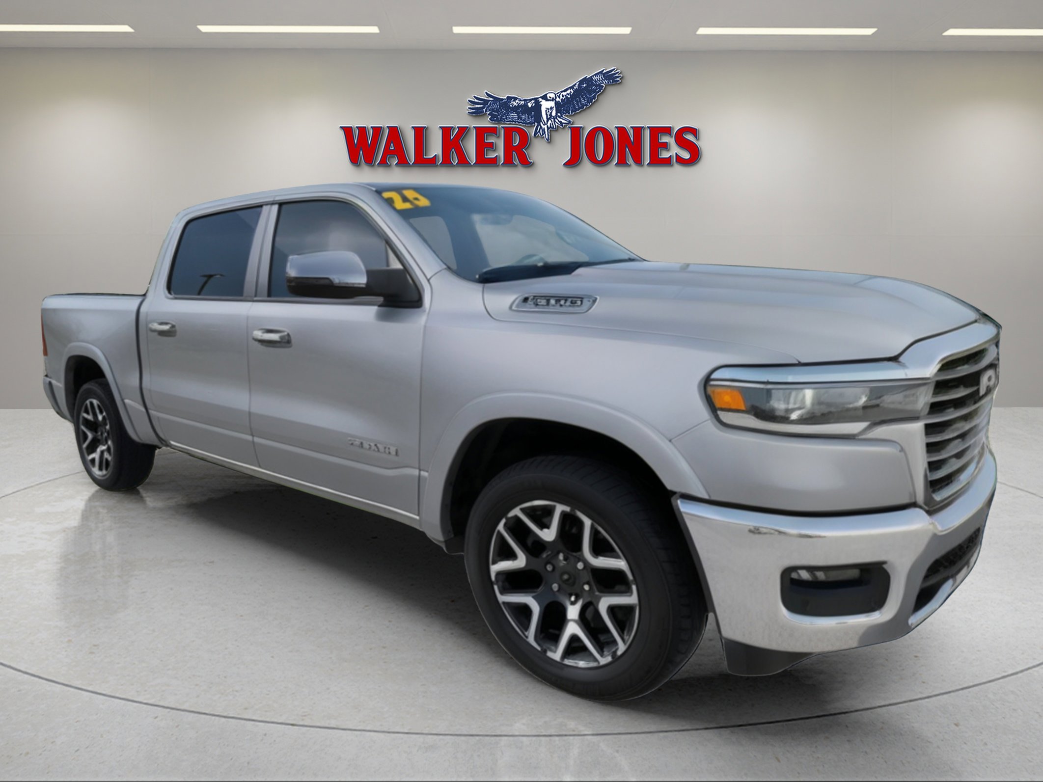 Used 2025 RAM 1500 Laramie AWD/4WD image 1