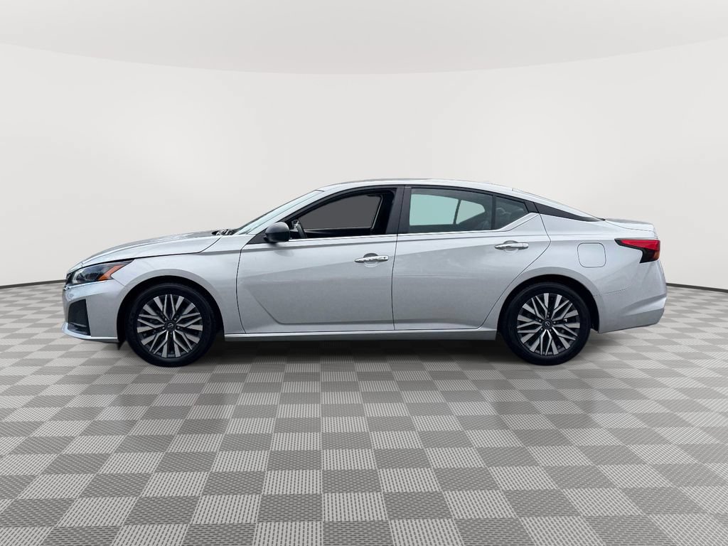 Used 2024 Nissan Altima 2.5 SV FWD image 5