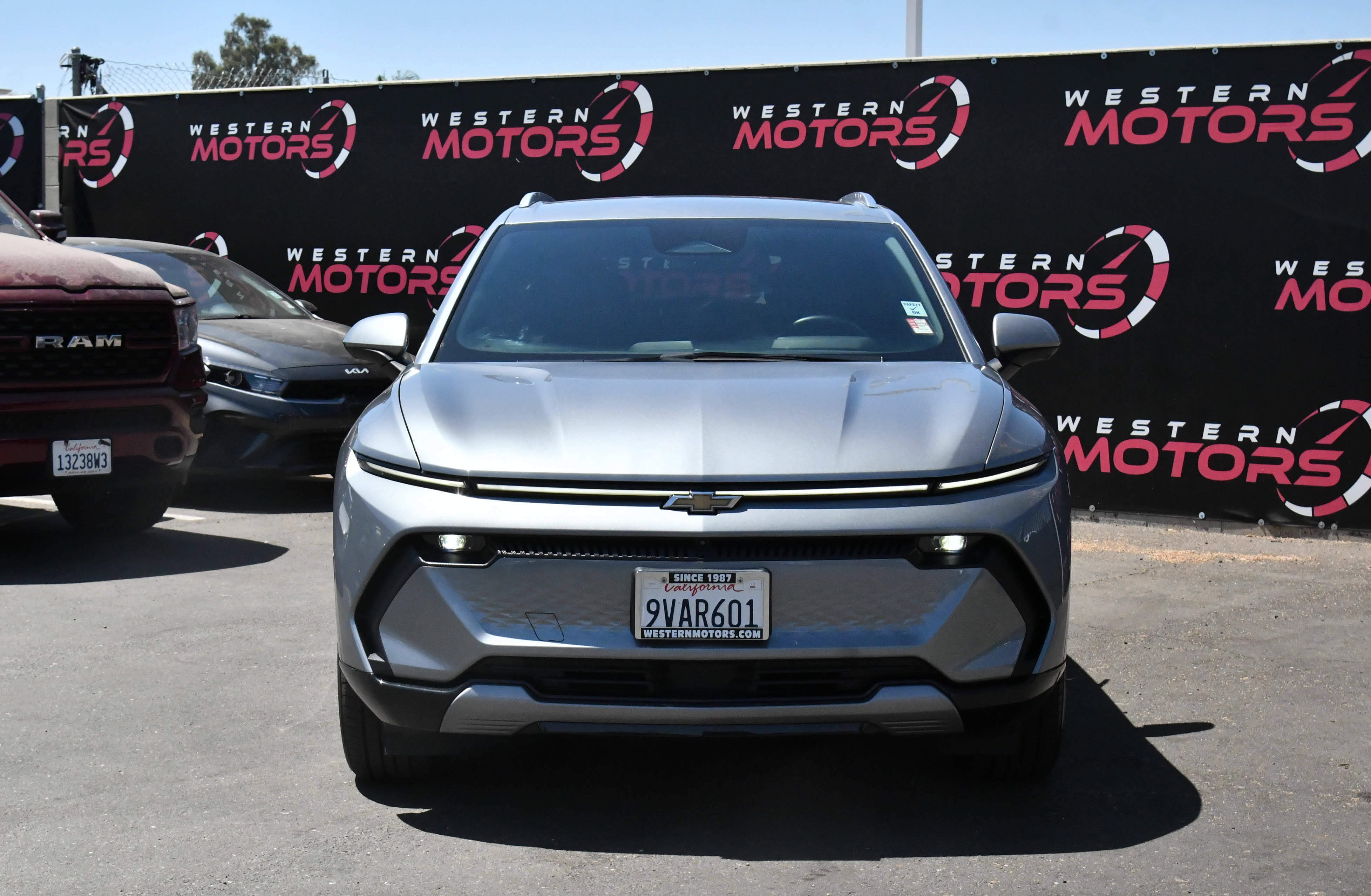 Used 2025 Chevrolet Equinox EV LT FWD image 2