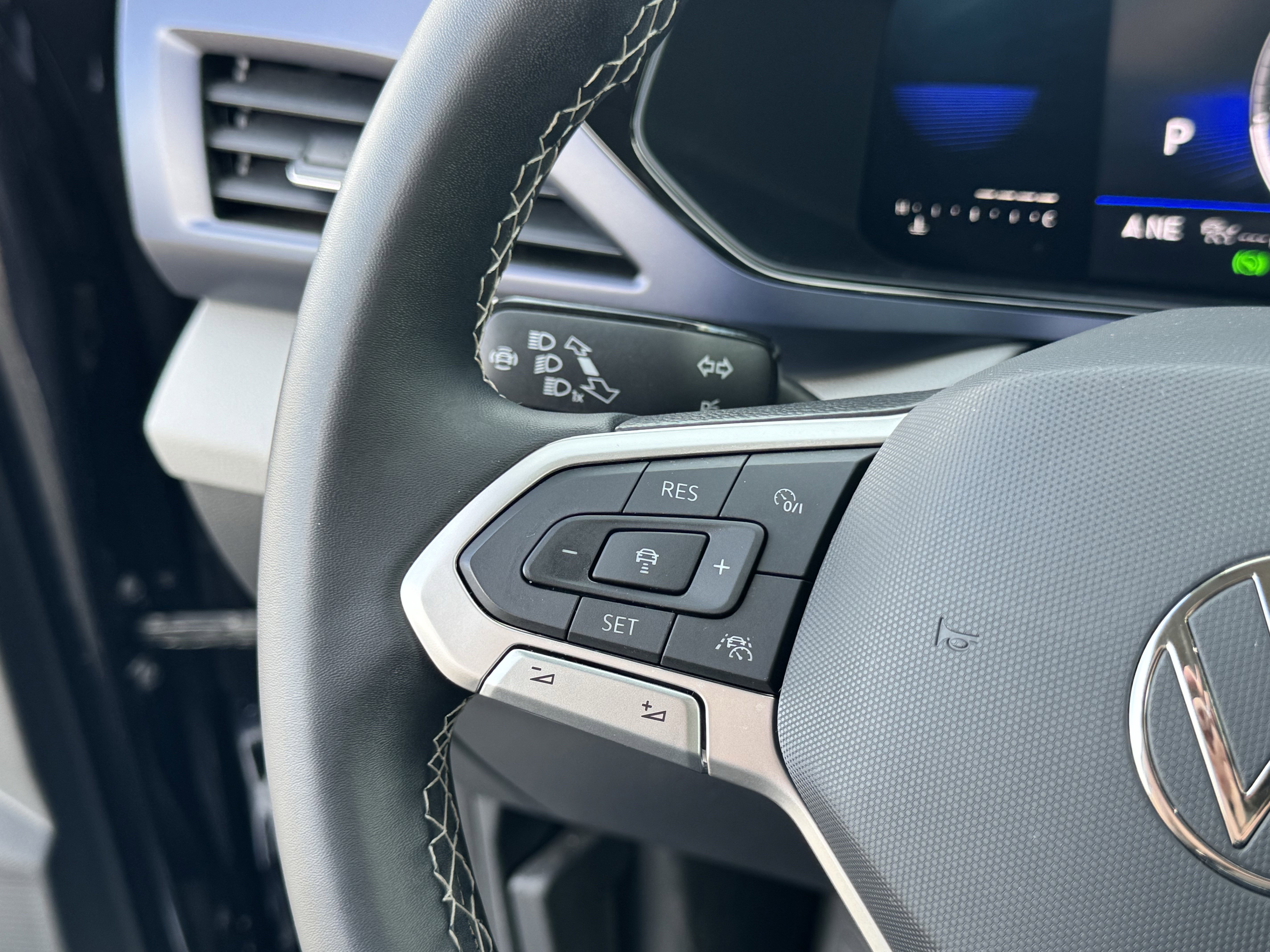 Certified 2023 Volkswagen Taos SE w/ Panoramic Sunroof Package image 21