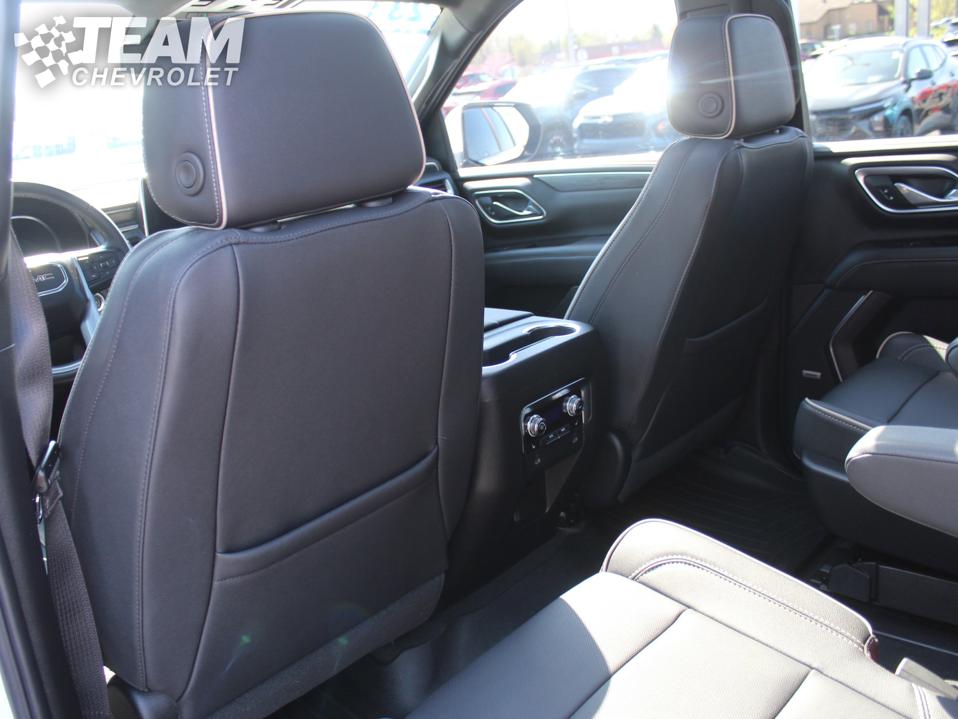 Used 2023 GMC Yukon SLT w/ SLT Luxury Package AWD/4WD image 21