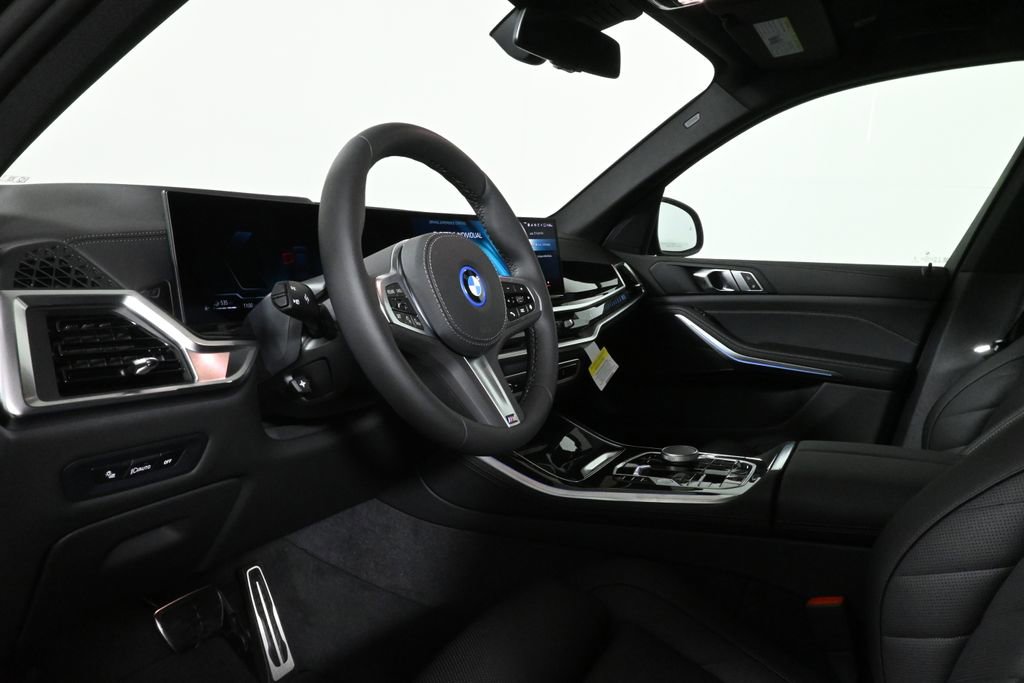 Used 2025 BMW X5 xDrive50e w/ M Sport Package image 15